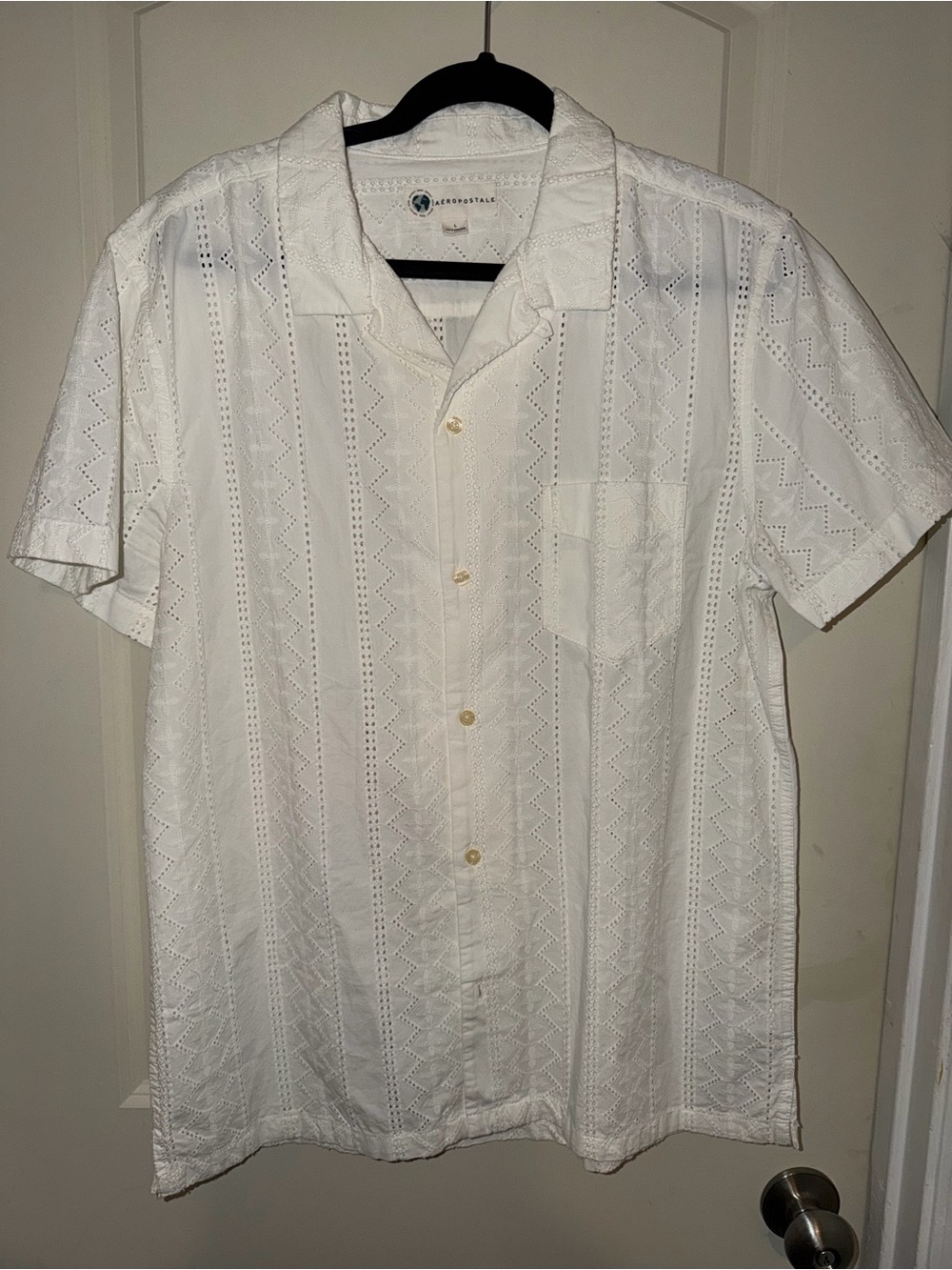 Aeropostale Men's White Short-Sleeve Button-Up Shirt - Classic Eyelet Pattern L